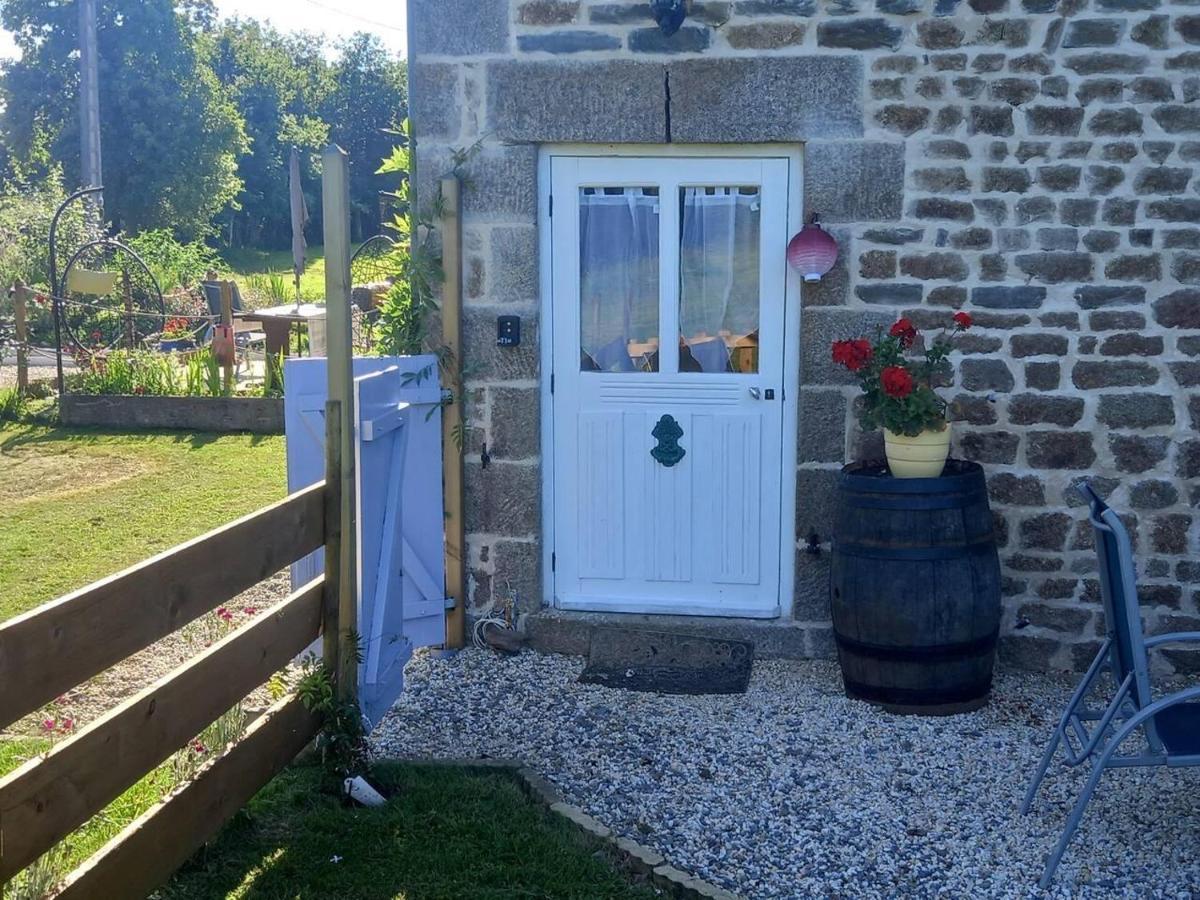 Mortain-Bocage - 2-Bed Wisteria Cottage - Sleeps 4 Notre-Dame-du-Touchet Εξωτερικό φωτογραφία